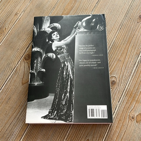 JOAN CRAWFORD
THE ENDURING STAR - Picture 2 of 5